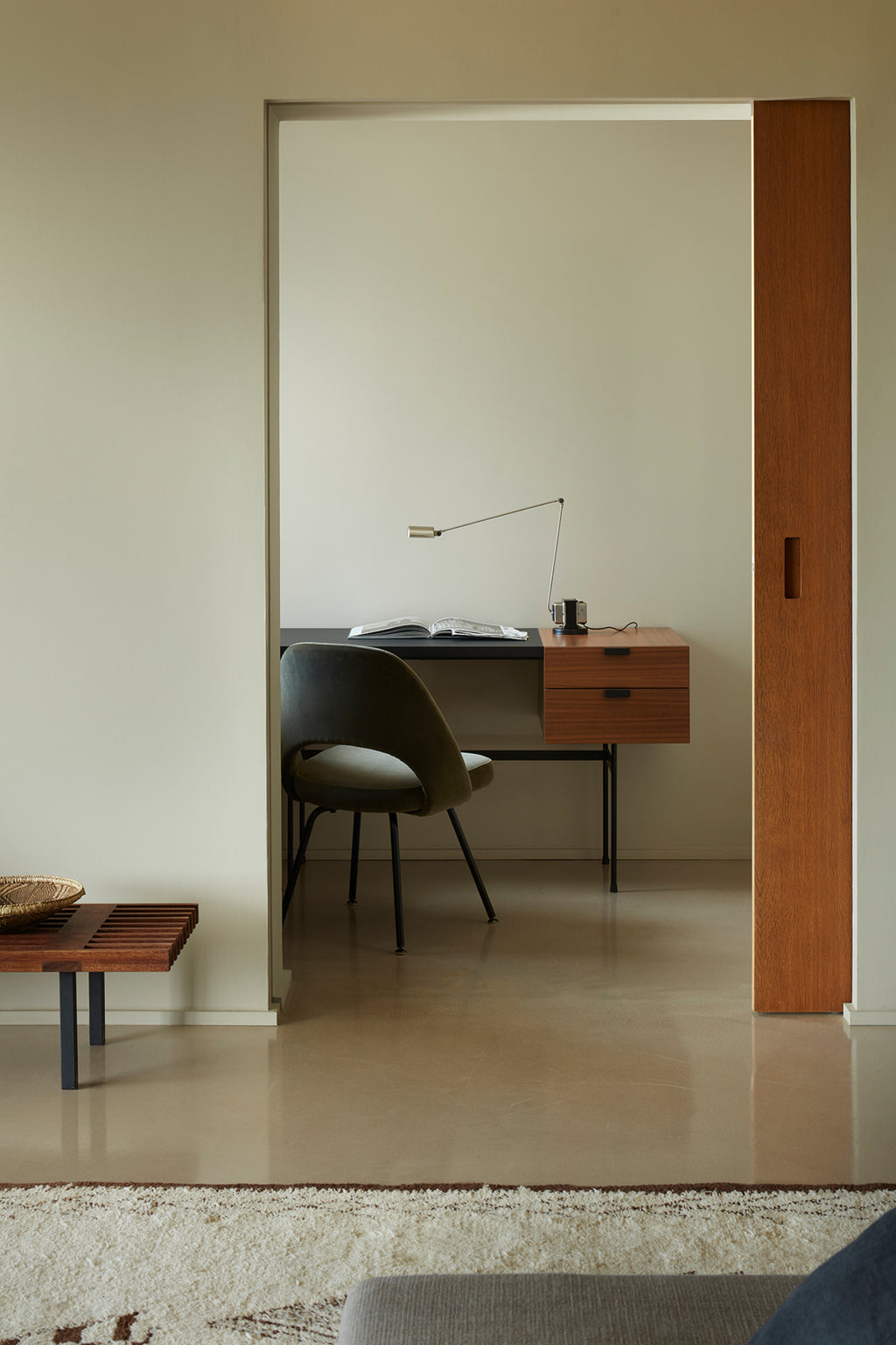 Daphine Table Light By Lumina