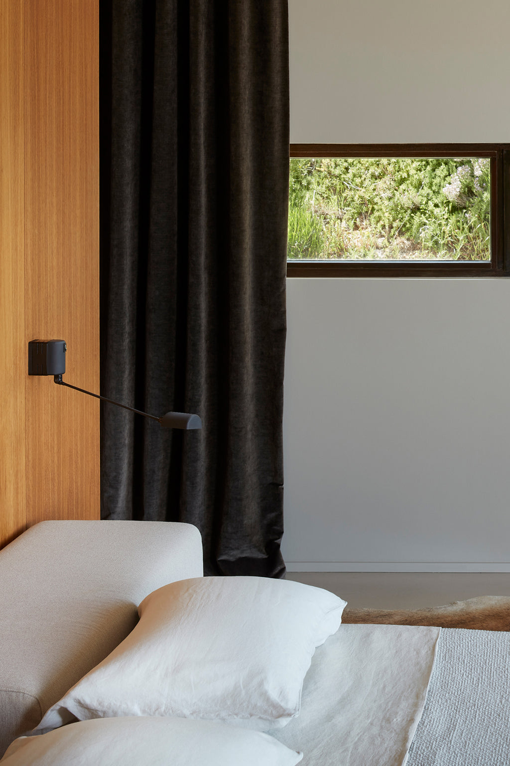 Daphine Wall Light By Lumina
