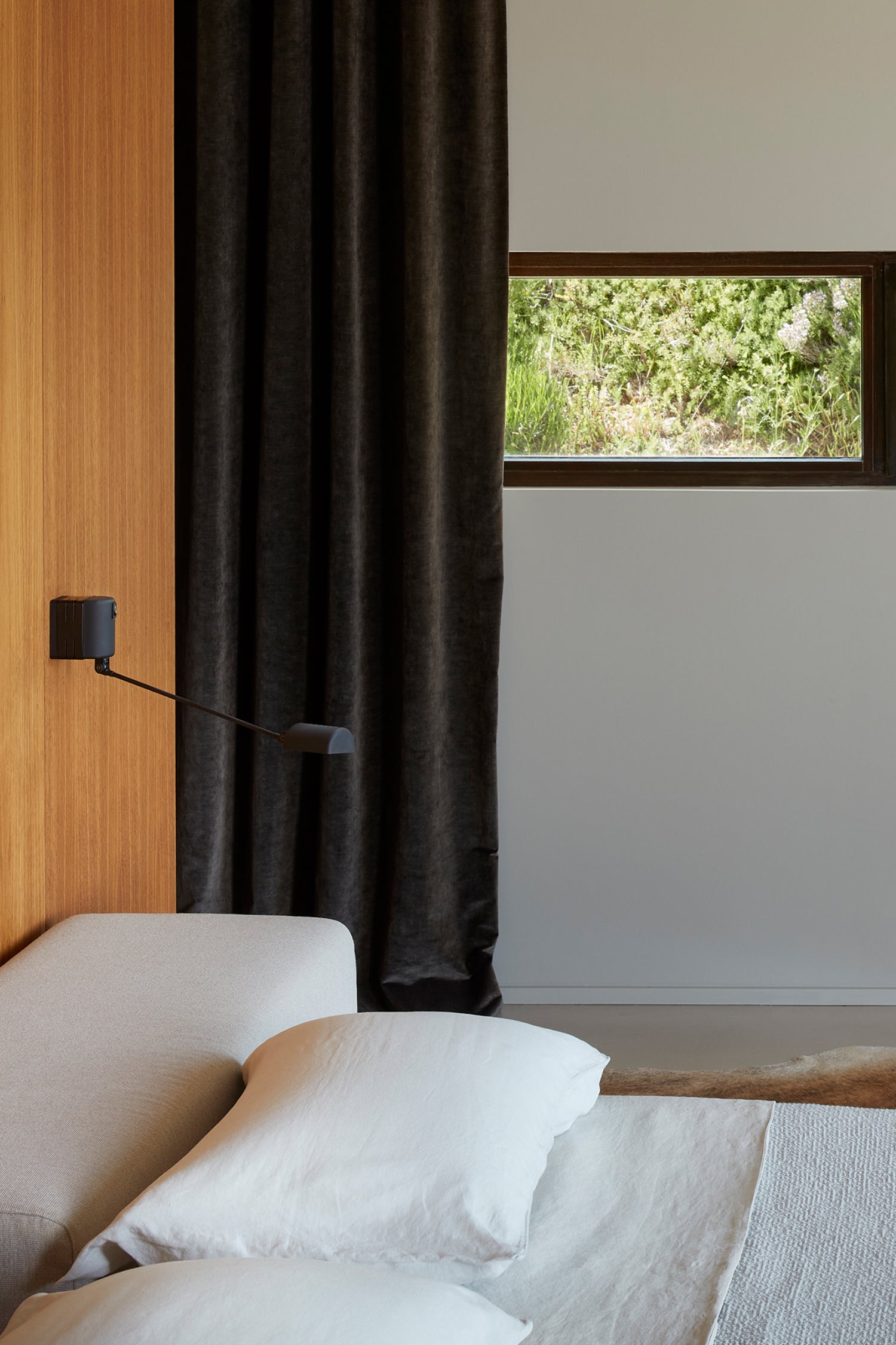 Daphine Wall Light By Lumina