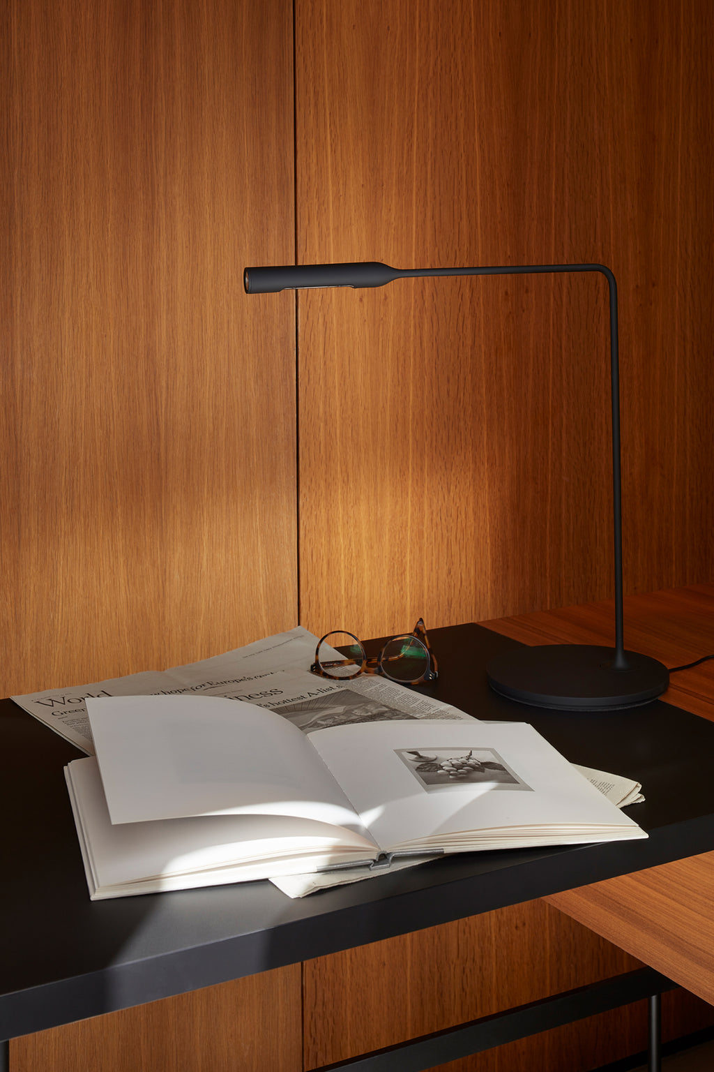 Flo Desk By Lumina